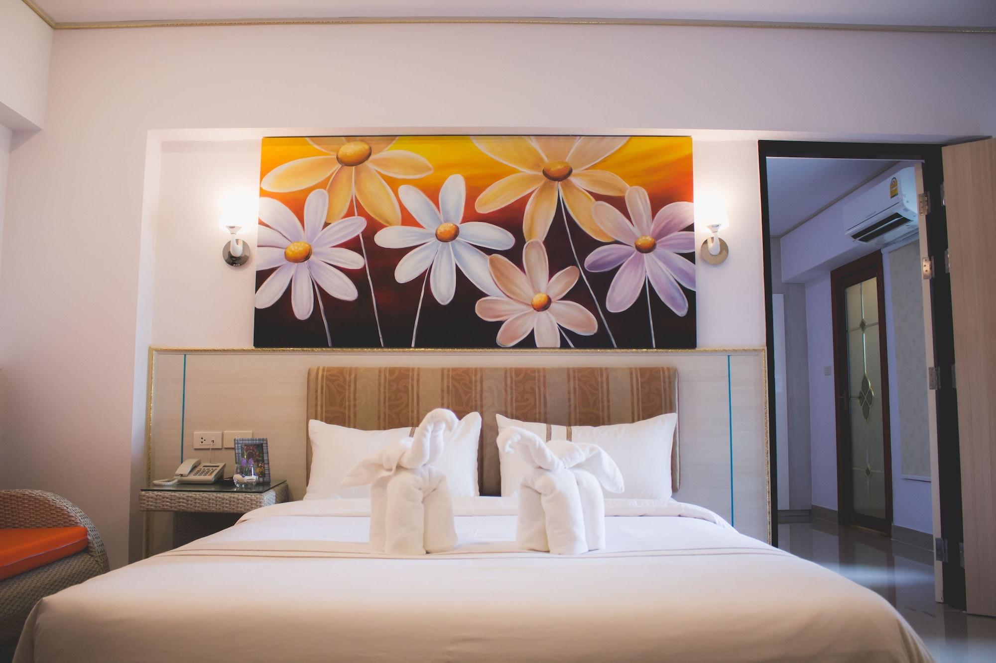 Maverick Ratchada Hotel Bangkok Exterior photo