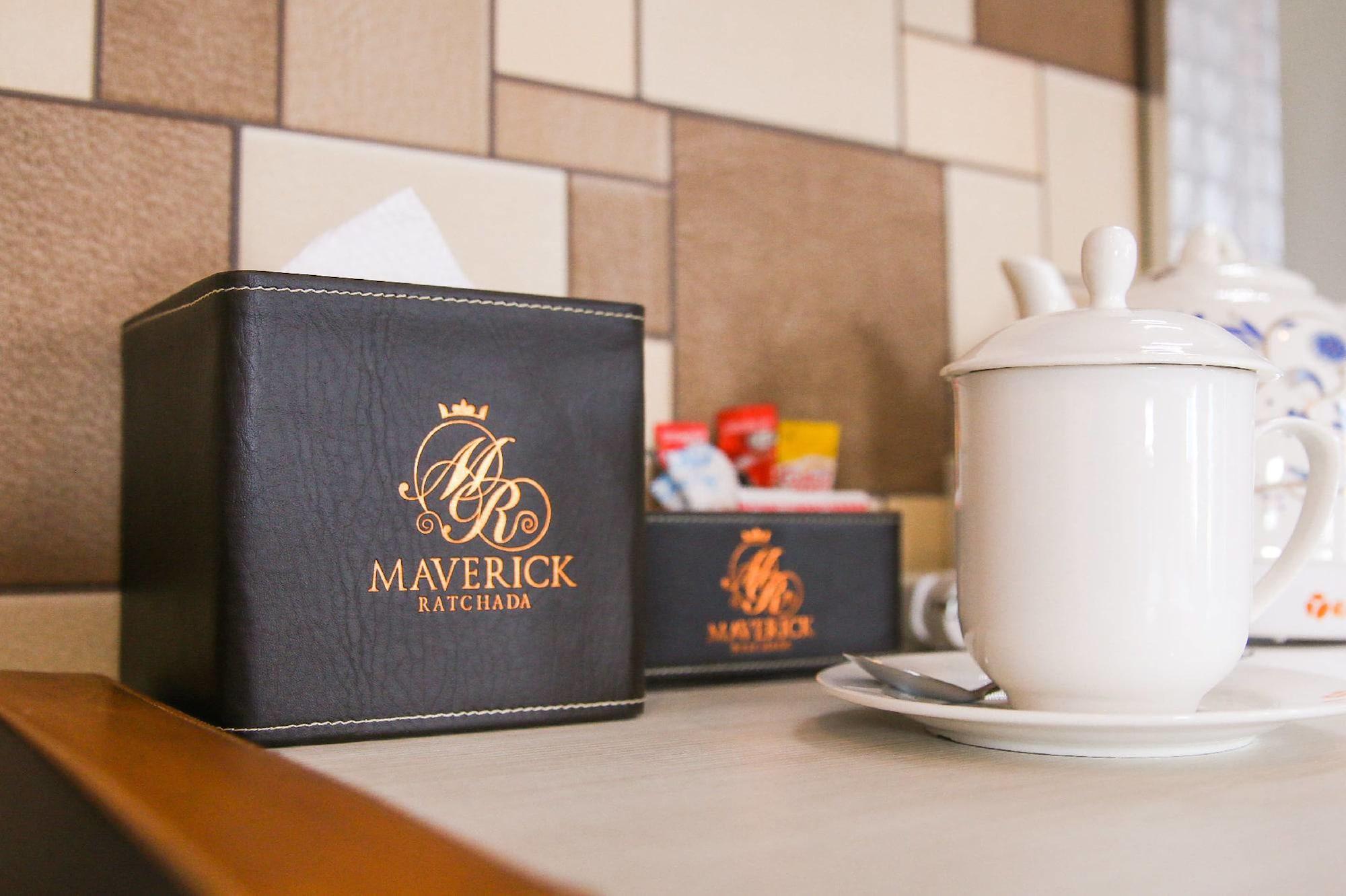 Maverick Ratchada Hotel Bangkok Exterior photo