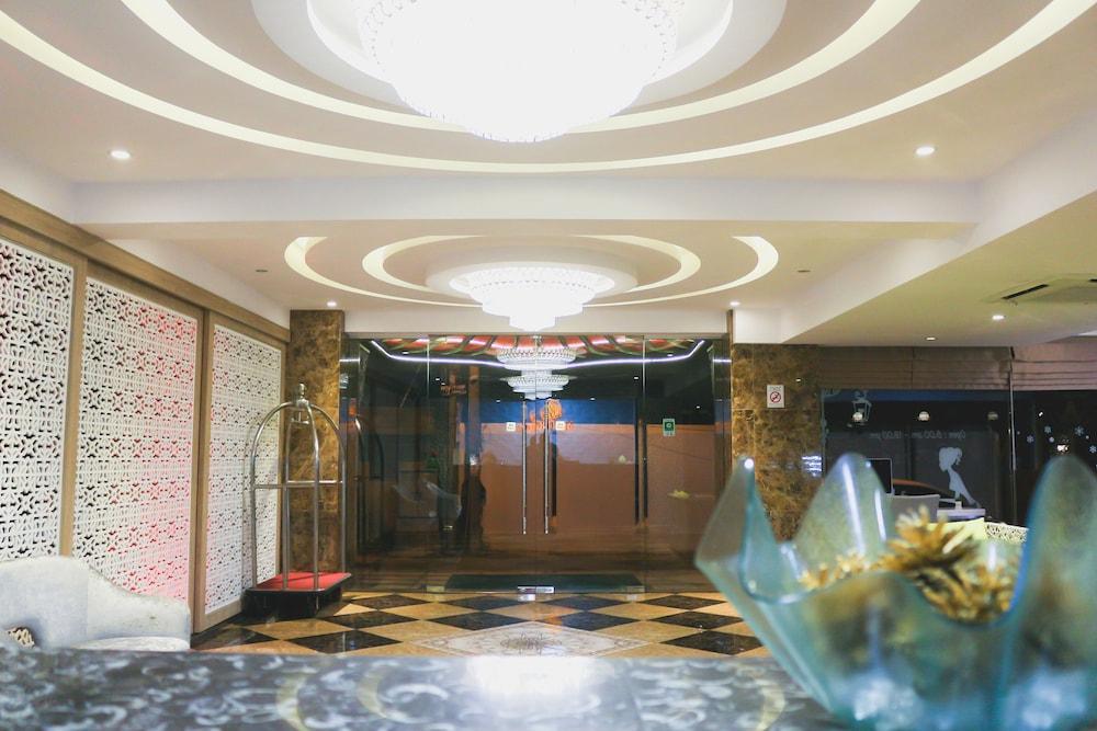 Maverick Ratchada Hotel Bangkok Exterior photo