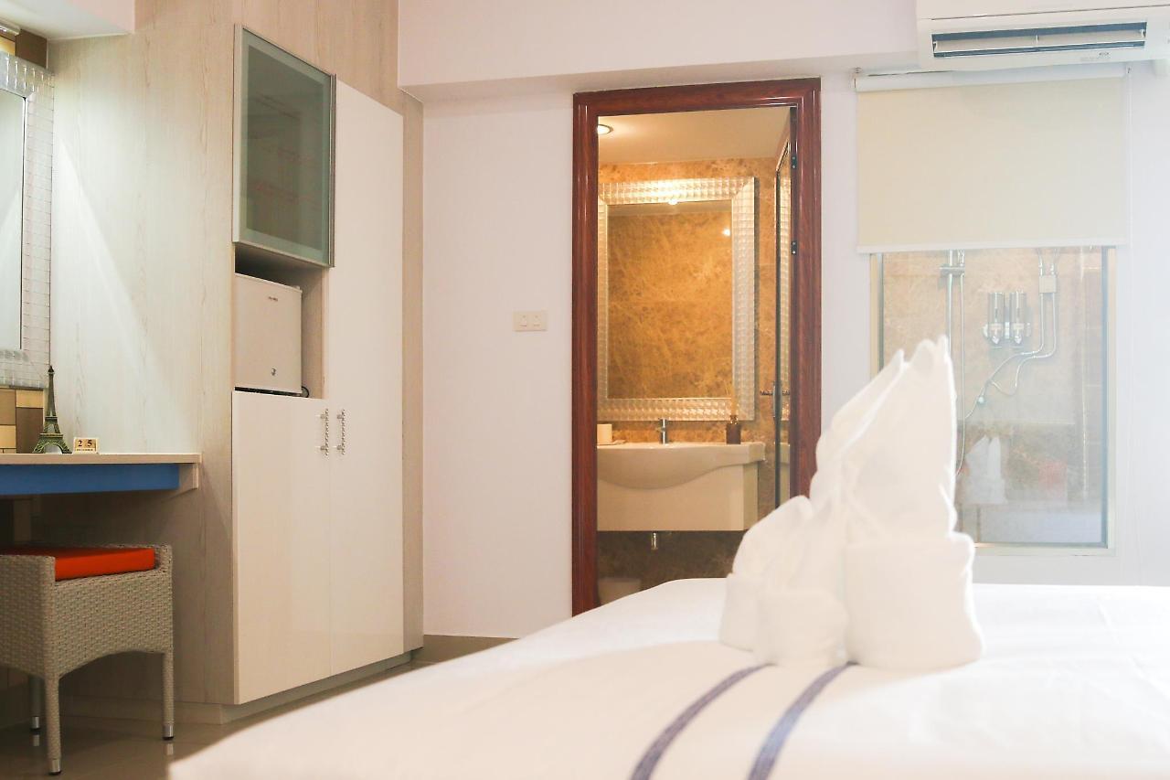 Maverick Ratchada Hotel Bangkok Exterior photo