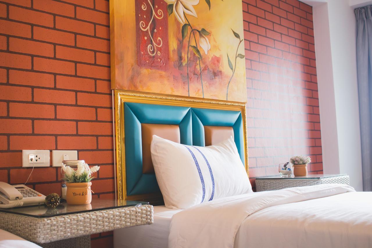 Maverick Ratchada Hotel Bangkok Exterior photo