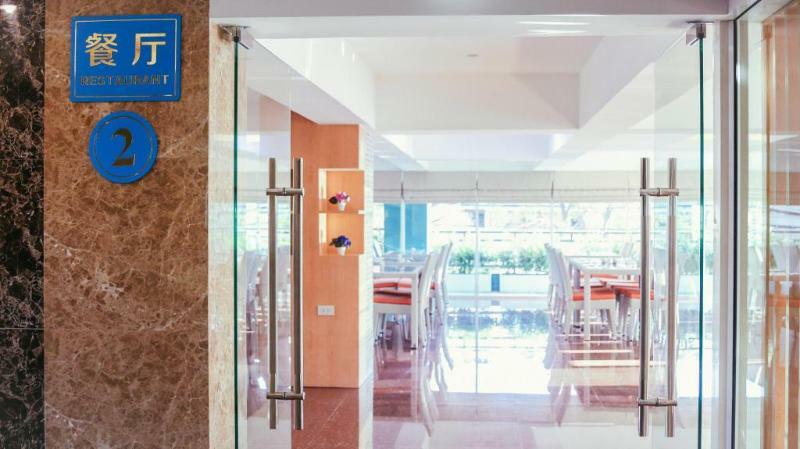 Maverick Ratchada Hotel Bangkok Exterior photo